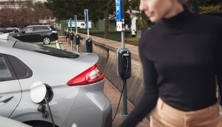 Shell’s NewMotion and Fortum team up to expand EV roaming network