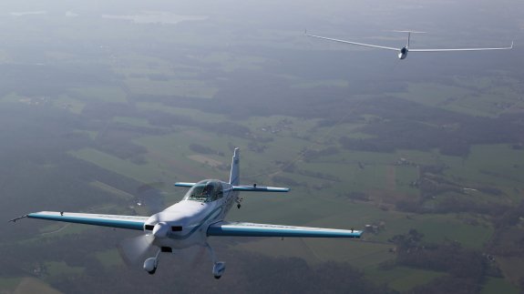 New plane breaks records for electric aviation